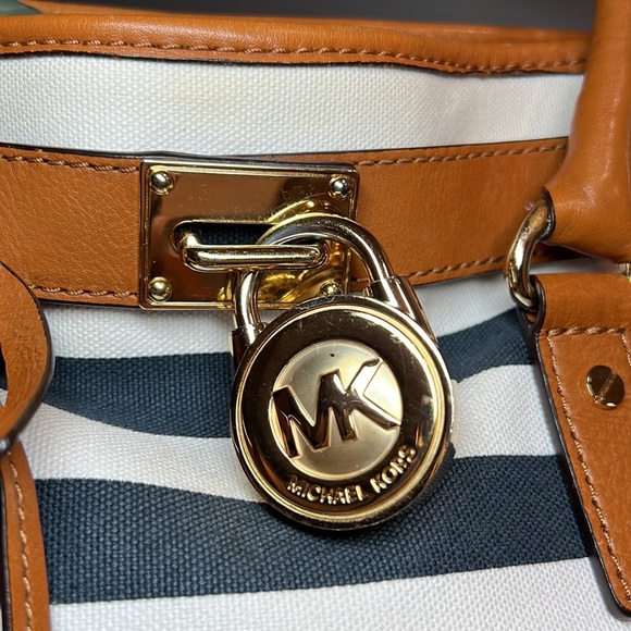 🔥SAT/SUN SPECIAL ONLY 
Michael Kors Hamilton Stripe Bag - Picture 10 of 13